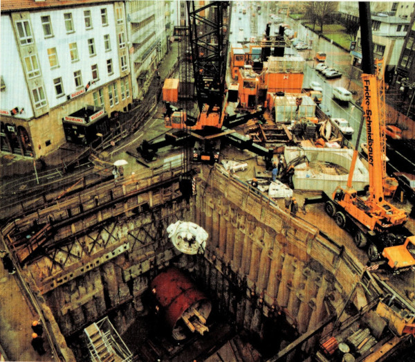 Start der Schildvortriebsmaschine an der Wilhelmstr. Quelle Stadtbahn Hannover-Linie C-Ost - LHH U-Bahn Bauamt aus 1989