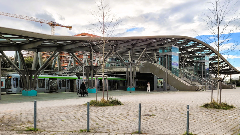 Blick von der Expo Plaza auf die Endstation