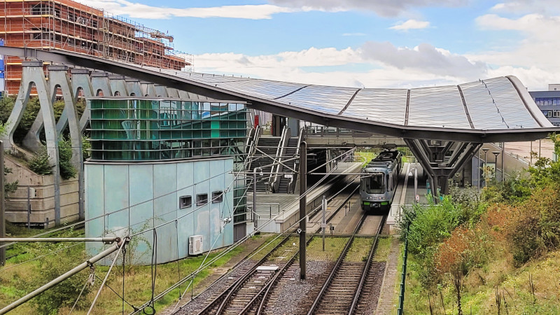 Blick von der Brcke Mailnder Allee nach Sden zur Endstation